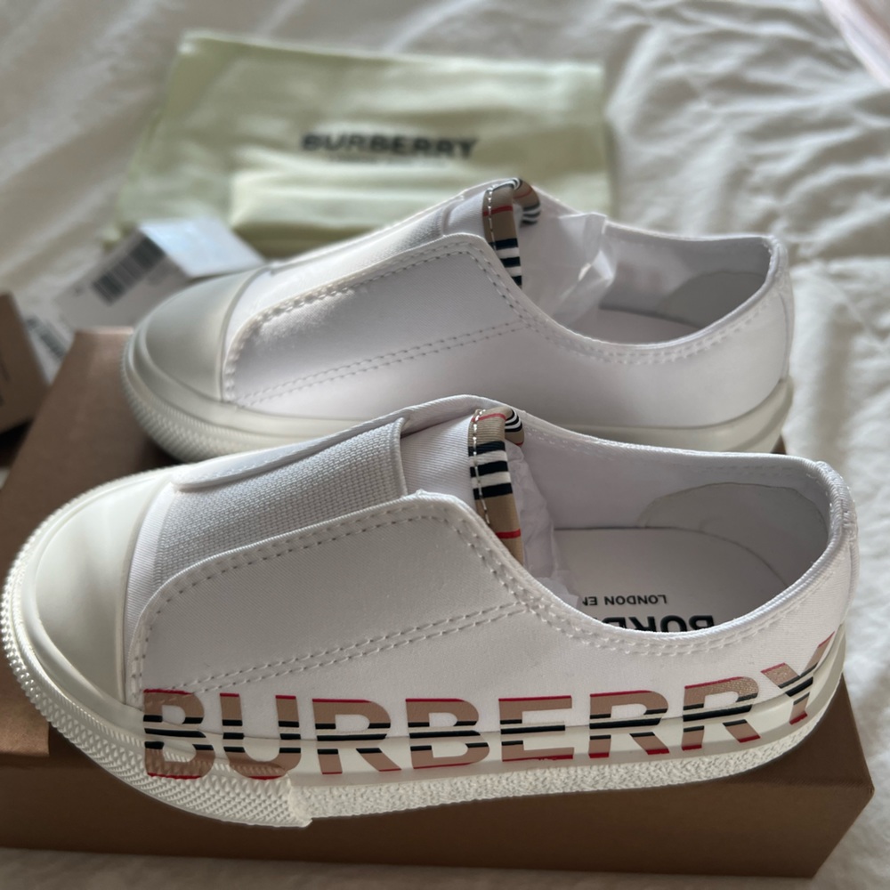 Never worn with tags Burberry slide sneakers-Toddler size 7/24